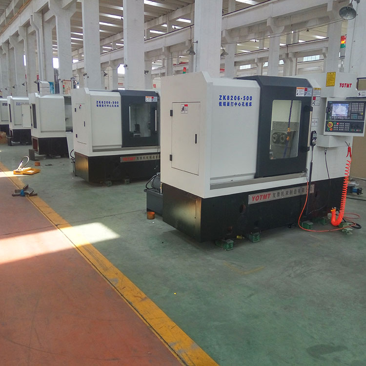 整(zheng)裝待發(fā)的印度(du)出口zk8206-600銑(xǐ)打機