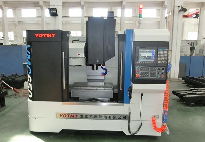 VMC650線軌加工中(zhōng)心正面圖