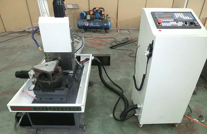 馬(ma)蹄鐵專用機(jī)床實物圖