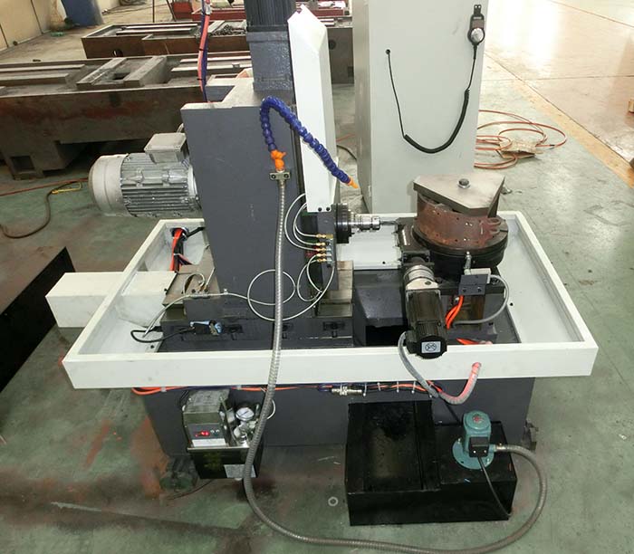 馬(ma)蹄鐵專用機(jī)床細節圖